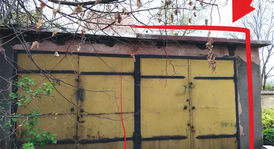 zdjęcie przedstawiające drzwi wjazdowe do garażu przy ul. Aliantów