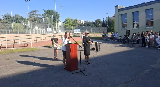 rozpoczęcie roku szkolnego w Szkole Podstawowej Nr 3 w Ząbkowicach Śląskich