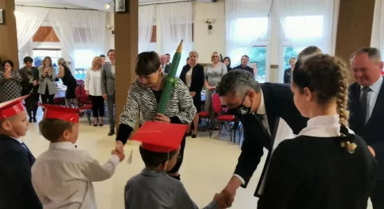 245180921 4610480772331098 2419427261223097495 