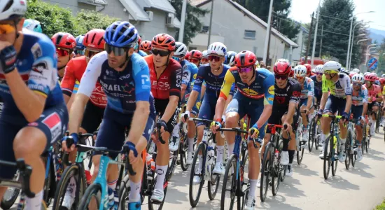 3ee03ad406963724e9e6223f0c405a0a