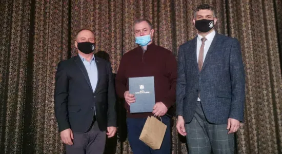 45d3085a7466de1175456cb65085ee72