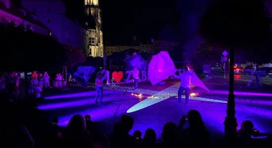 ZĄBKOWICKI RYNEK ROZTAŃCZONY W OGNIU 