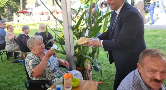 75d24a9a1cf6fb04919dec1b96be9c8e