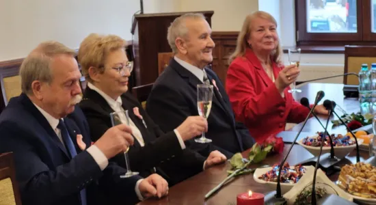 7e90b2807b92a99ba6a026642ecb6c93