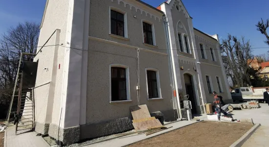 żłobe