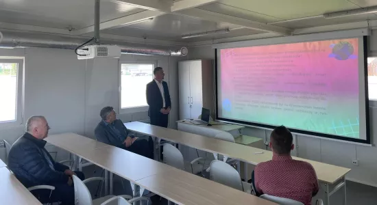 437546424 7631917820202005 7601602695703317221 