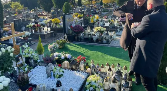 370227000 1497362944440189 3685305950656165544 