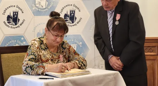 ad436dc56c74a90e11544ee75ea63ed9