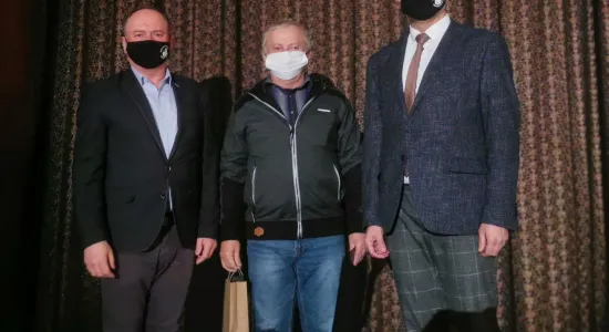 b1621b84afa1e95b9dec67244d4cee9e