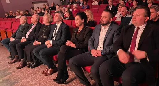 417026219 344601678343865 7133705532486331202 