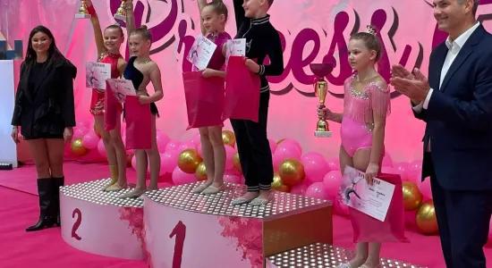 386863933 208913872228147 2756527226955433331 