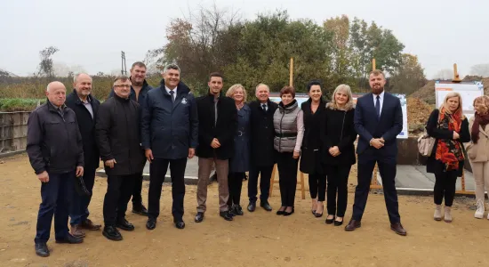 c7dff6e7a439516e80afbea9b1a9e889