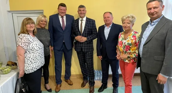 355548803 1627553191045505 4739659465284476047 