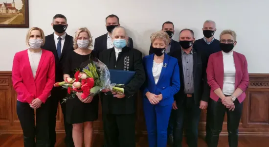 e5900c2df89b8834cd0c852681eb2056