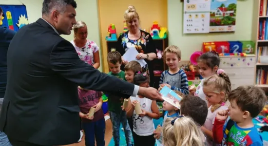 72214262 2617183385008832 2471172535413112832 