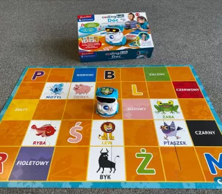 zdjęcie pomocy dydaktycznych - zestawów do kodowania