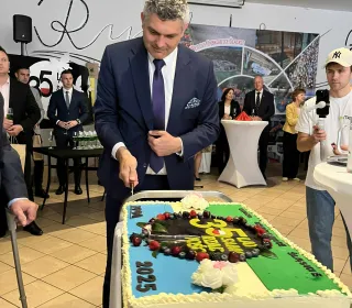 35 lat
