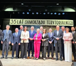 35 lat