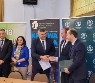 01676b08cb23d44838f2bbb250986e72