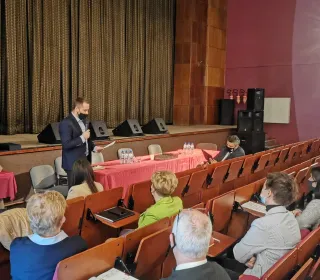 08455d5e732dac0a17a812d94d1331b9