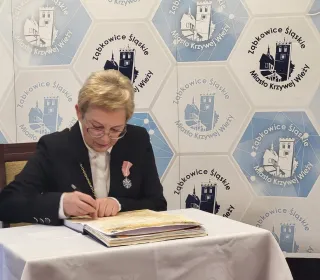 12372c59f6f042a1f37209aa2c8da6b9