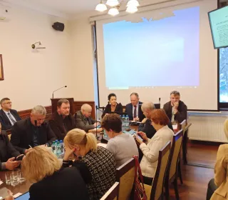 23a504623e491df04ec7fc98bc1f83b9