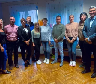 459406021 17982402983725029 4450808821208086056 