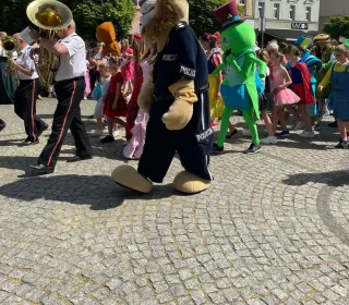 348368749 799788545184777 1748946630820413746 