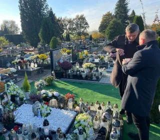 370227000 1497362944440189 3685305950656165544 