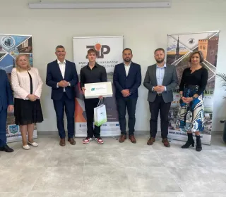 448120452 7624063314343688 4699605897228112694 