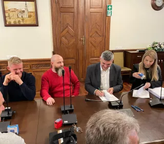 9e6b8fe1573e0b150e440bb199c4885d