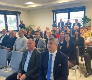 b7f9ed053bcd9469f1372c5963fa761a