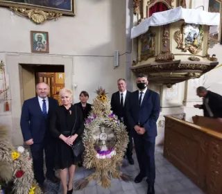 240936924 273418750968373 4572813805824674682 