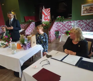 ca566371606a53ac4e00255fd1bb0394