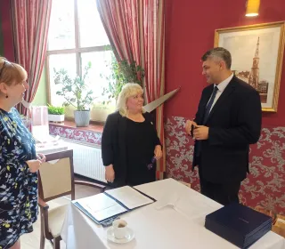 d3f1089a14557af9179bec4c8915d2a7