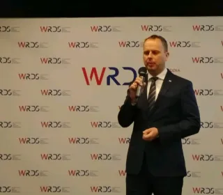 eadfb3a47a9982bf0992ae34f735c976