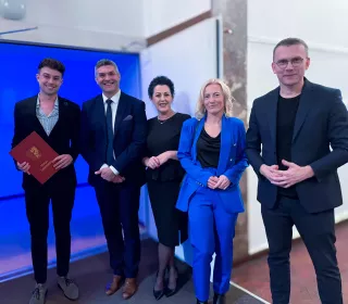 f3666736c3582376b6e39717faf5e59e