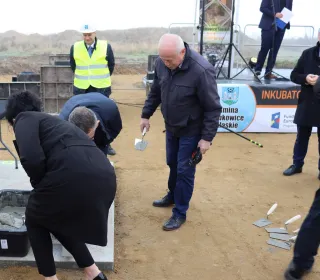 f3667f796dea344b8b1ca7f3bd7b7eb4