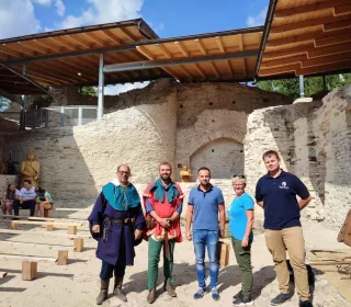 56742582 261562618082778 2926798244019175424 