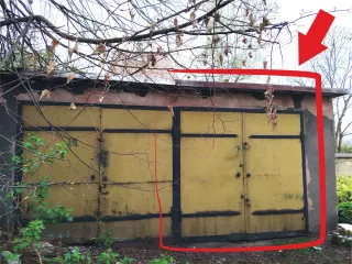 zdjęcie przedstawiające drzwi wjazdowe do garażu przy ul. Aliantów