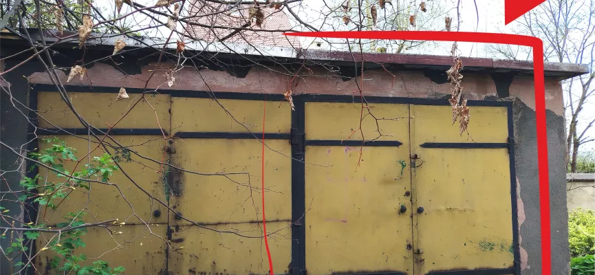 zdjęcie przedstawiające drzwi wjazdowe do garażu przy ul. Aliantów