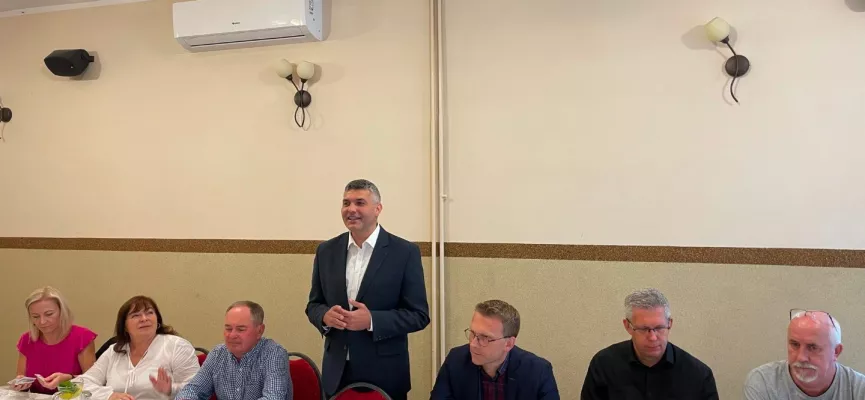 f4c978f6-d9ba-49f0-838e-446182ce69bb