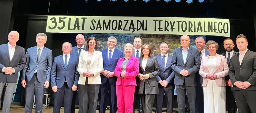 35 lat