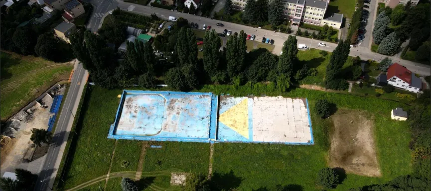 basen odkryty
